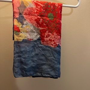 Gray floral sheen scarf